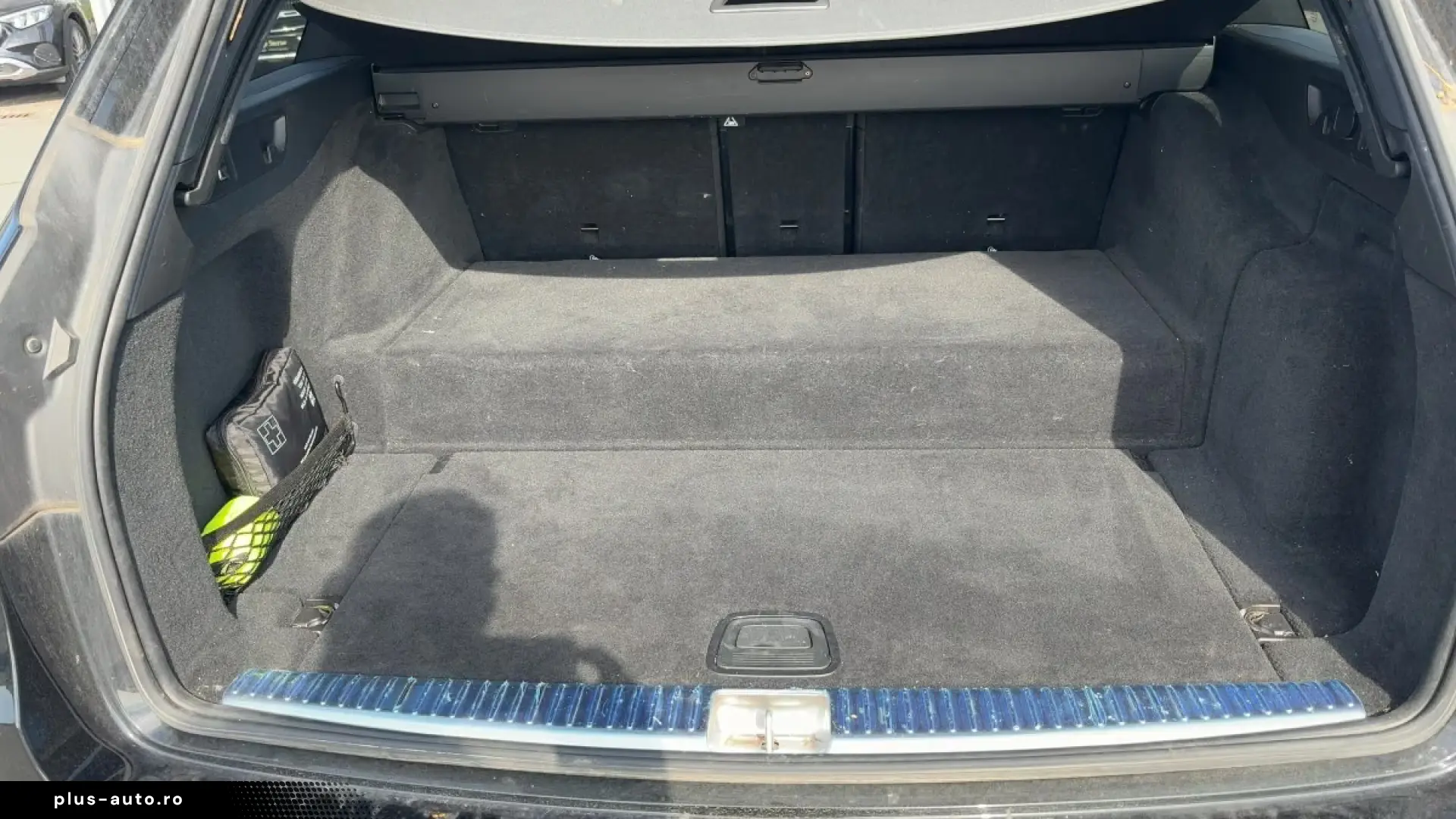 Mercedes-Benz E 300 e T AMG NIGHT Towbar Sunroof 360