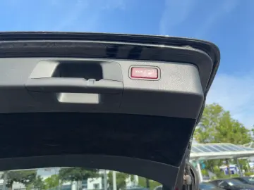 Mercedes-Benz E 300 e T AMG NIGHT Towbar Sunroof 360