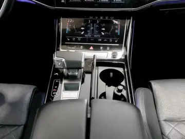 AUDI A8 60 TFSI e quattro HUD PANO ACC 360 KAM