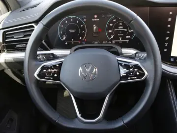 VW Touareg 3.0 V6 TSI 4M Elegance 20  Pano Dynaudio