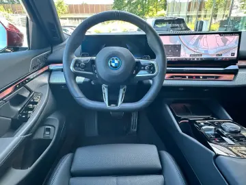 BMW 550e xDrive Touring M Sport Stop&Go B&W Pano AHK
