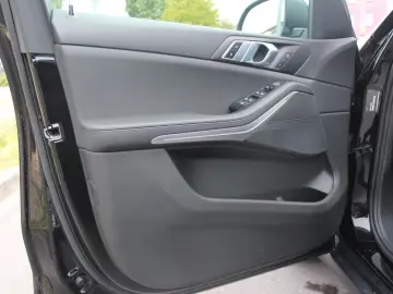 BMW X5 xDrive 30 d 8-speed navigation