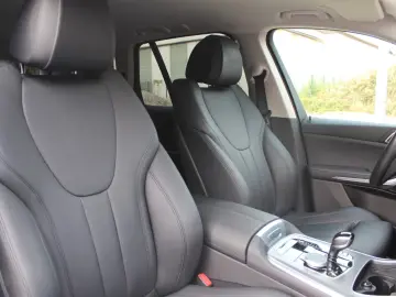 BMW X5 xDrive 30 d 8-speed navigation