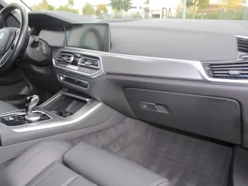 BMW X5 xDrive 30 d 8-speed navigation