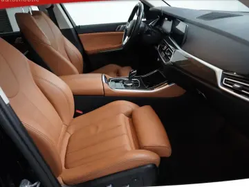 BMW X5 xDr 30d PANO STANDHZ MEMO PROF KAM KEY ACC MF