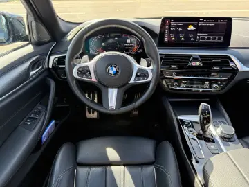 BMW 530 d xDrive M Sport Pano HUD H&K
