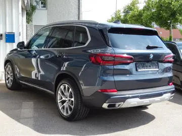 BMW X5 xDrive30d xLine 20  Navi LEDer Keyl. HUD AHK