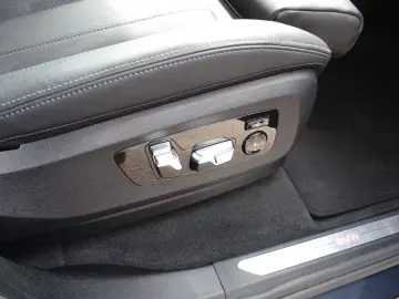 BMW X5 xDrive30d xLine 20  Navi LEDer Keyl. HUD AHK