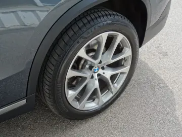 BMW X5 xDrive30d xLine 20  Navi LEDer Keyl. HUD AHK