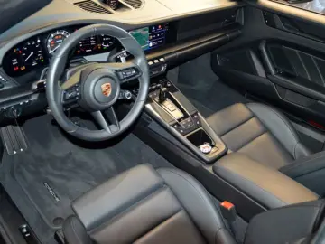 Porsche 992 Carrera 4 GTS Cabrio