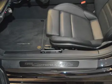 Porsche 992 Carrera 4 GTS Cabrio