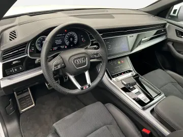 AUDI Q8 55 TFSIe qu S line tip Air B&O HUD Matrix Vir