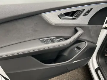 AUDI Q8 55 TFSIe qu S line tip Air B&O HUD Matrix Vir