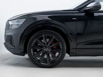 AUDI Q8 55 TFSI e QUA S-LINE COMPETITION PLUS VALCONA
