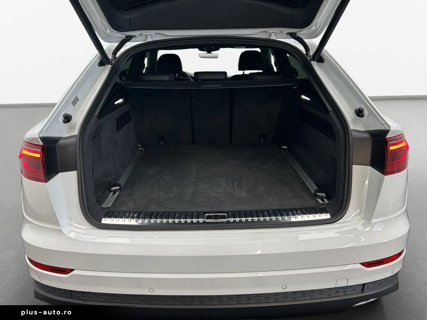 AUDI Q8 55 TFSIe qu S line tip Air B&O HUD Matrix Vir