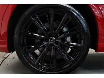 AUDI Q8 55 TFSI e quattro S line