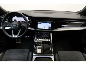 AUDI Q8 55 TFSI e quattro S line