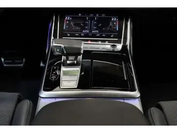 AUDI Q8 55 TFSI e quattro S line
