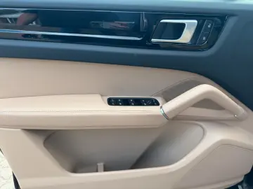 PORSCHE Cayenne Sport