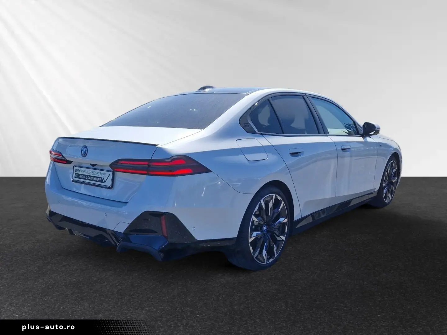 BMW 530e M Sport Pro AHK Pano 21 LMR B&W