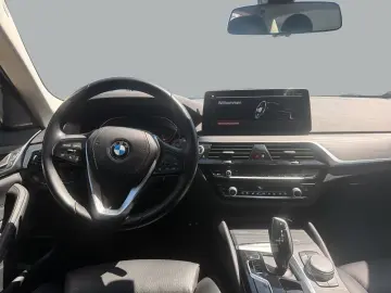 BMW 530d xDrive A Laser HEAD-UP SITZBELÜFT RFK HIFI