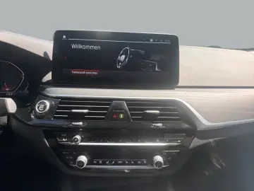 BMW 530d xDrive A Laser HEAD-UP SITZBELÜFT RFK HIFI