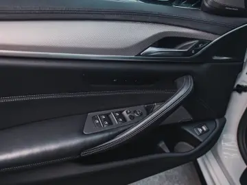 BMW M5 Competition LCI  ALPINWEISS PANO