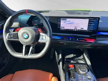 BMW M5 Limousine AHK Panorama B&W