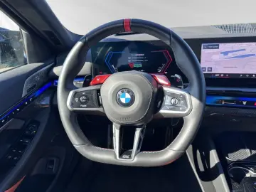 BMW M5 Limousine AHK Panorama B&W