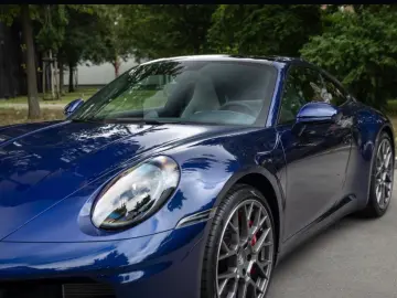Porsche 992 911 Carrera 4S InnoDrive Surround-View BOSE