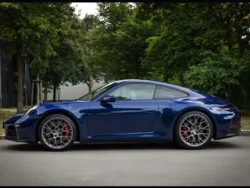 Porsche 992 911 Carrera 4S InnoDrive Surround-View BOSE