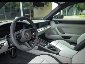 Porsche 992 911 Carrera 4S InnoDrive Surround-View BOSE