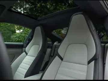 Porsche 992 911 Carrera 4S InnoDrive Surround-View BOSE