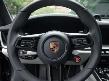 Porsche 992 911 Carrera 4S InnoDrive Surround-View BOSE