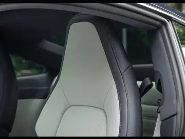 Porsche 992 911 Carrera 4S InnoDrive Surround-View BOSE