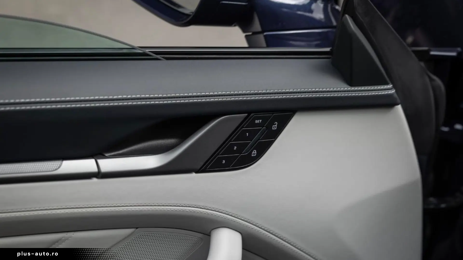 Porsche 992 911 Carrera 4S InnoDrive Surround-View BOSE