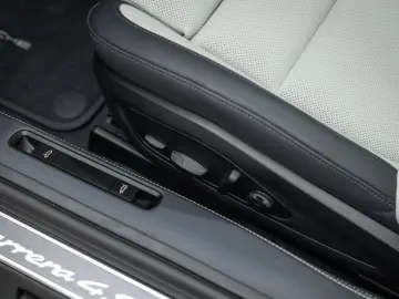 Porsche 992 911 Carrera 4S InnoDrive Surround-View BOSE