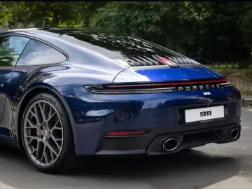 Porsche 992 911 Carrera 4S InnoDrive Surround-View BOSE