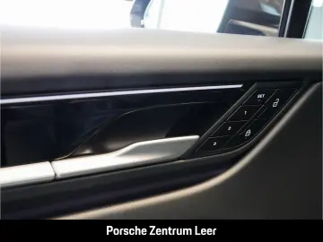 PORSCHE Macan Electric 4 AHK ACC Burmester Luftfed. Surr