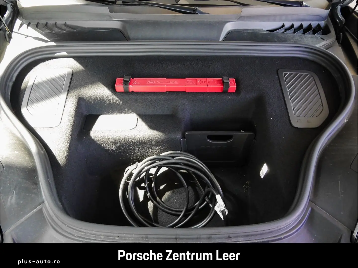 PORSCHE Macan Electric 4 AHK ACC Burmester Luftfed. Surr