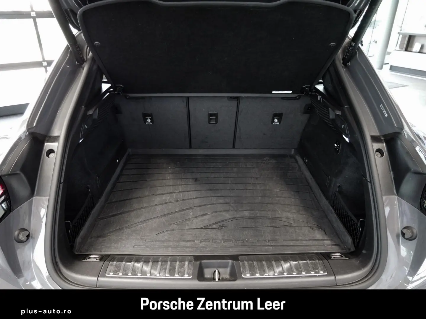 PORSCHE Macan Electric 4 AHK ACC Burmester Luftfed. Surr