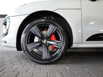 PORSCHE Macan T 360  PANO AHK 4xSHZ SBL LHZ BOSÉ TTW R21