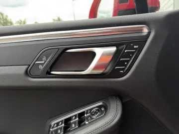 PORSCHE Macan   Luftfederung inkl. PASM   Surround View