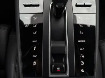 PORSCHE Macan   Luftfederung inkl. PASM   Surround View
