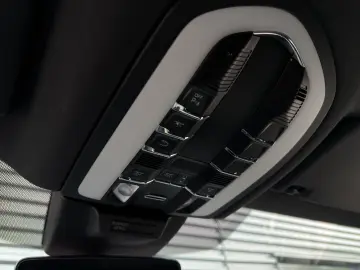 PORSCHE Macan   Luftfederung inkl. PASM   Surround View