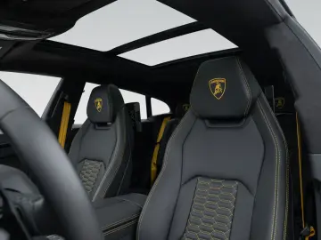 LAMBORGHINI Urus S   Big Interior Carbon   Rear Seat Ent.