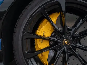 LAMBORGHINI Urus S   Big Interior Carbon   Rear Seat Ent.
