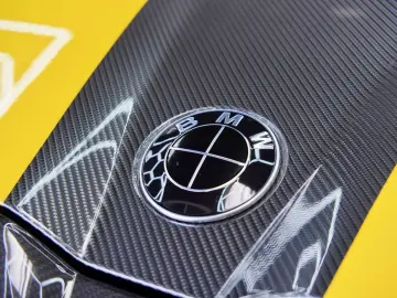 BMW M5 G60  SPEEDGELB CARBON  KERAMIK MPerformance