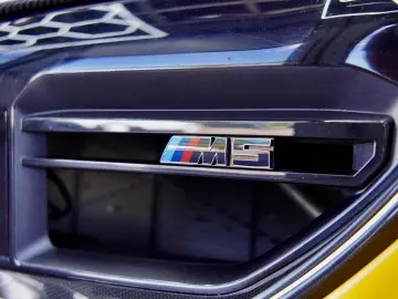 BMW M5 G60  SPEEDGELB CARBON  KERAMIK MPerformance