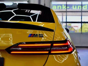 BMW M5 G60  SPEEDGELB CARBON  KERAMIK MPerformance